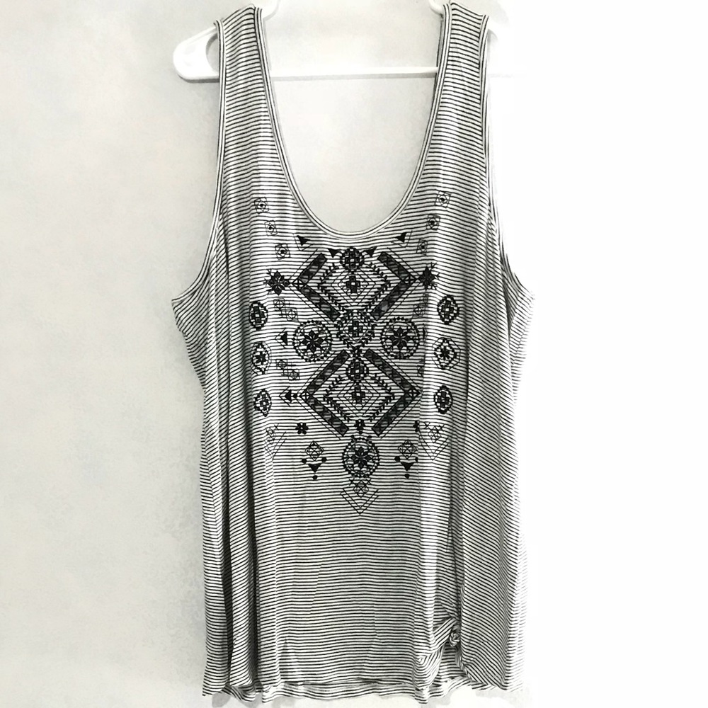 Black and white Aztec cut out tank NWT 🖤